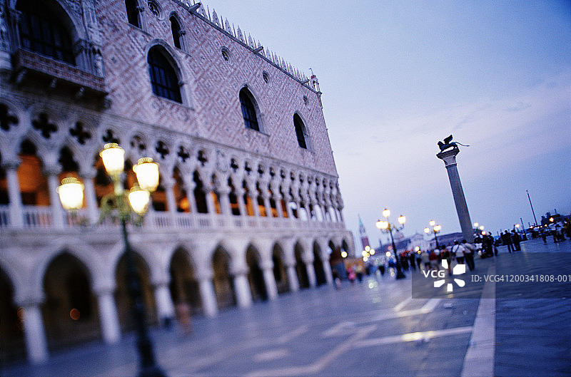 意大利，威尼斯，圣马可广场，总督宫和圣马可圆柱图片素材
