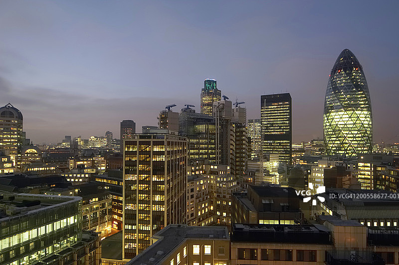 英国，英国，伦敦城市景观，瑞士再保险和劳埃德大厦图片素材