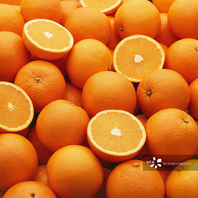 完整和半熟的橙子图片素材