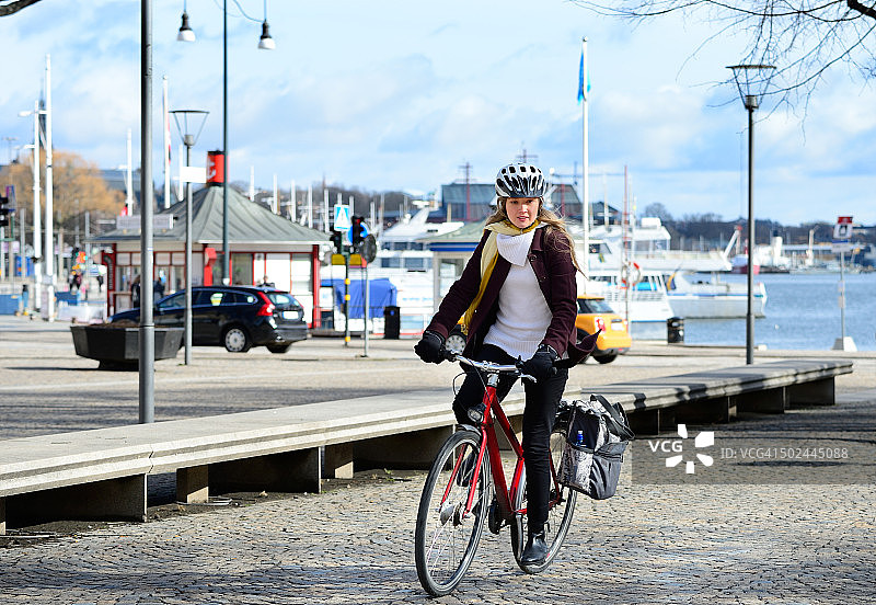 瑞典女孩和自行车，交通背景图片素材