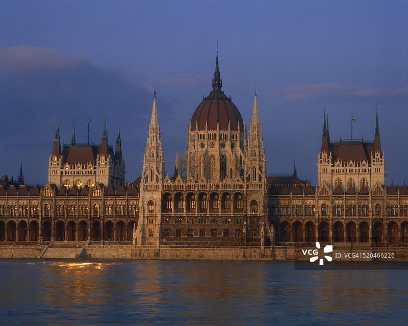 看看匈牙利布达佩斯的多瑙河铁链桥图片素材