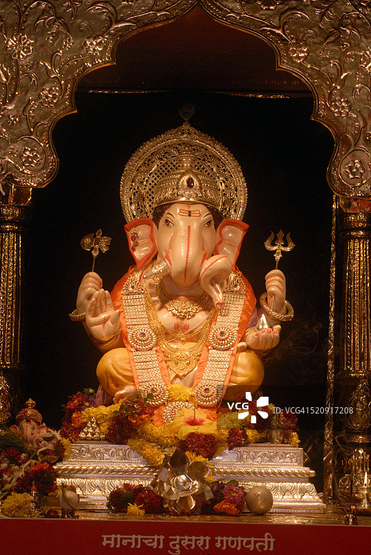 马哈拉施特拉邦坦巴迪约格什瓦里的象头神神像图片素材