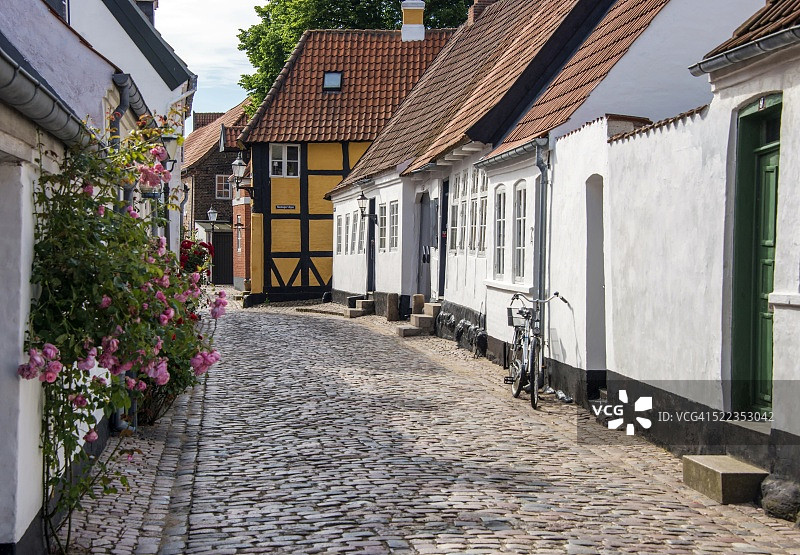 传统的房屋立面，丹麦里布的老街道图片素材