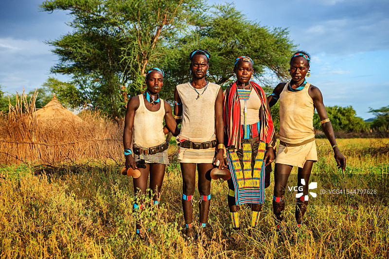 来自非洲埃塞俄比亚萨迈部落的人图片素材