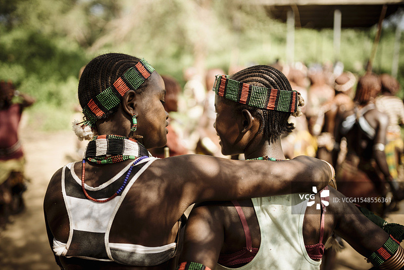埃塞俄比亚奥莫山谷，图米，哈马尔部落，公牛跳跃仪式图片素材