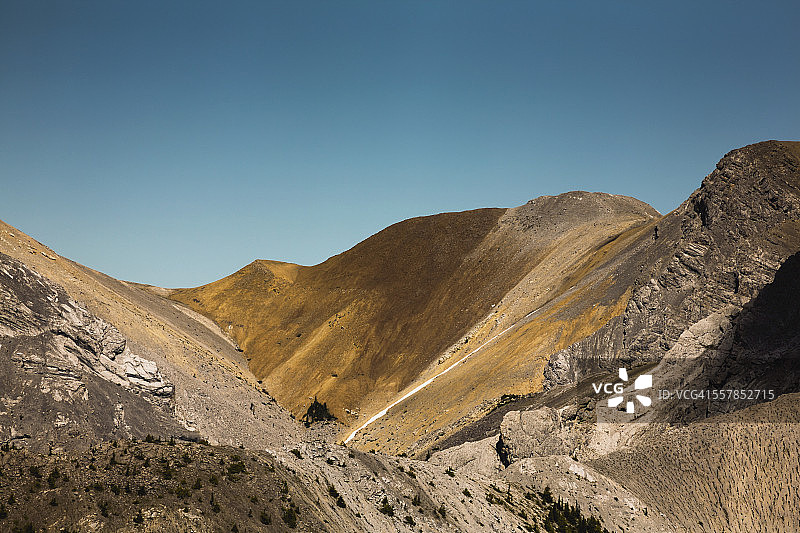 落基山脉中红色和橙色的碎石斜坡图片素材
