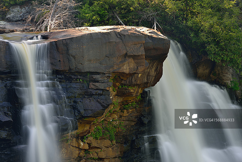 黑水瀑布州立公园的瀑布图片素材