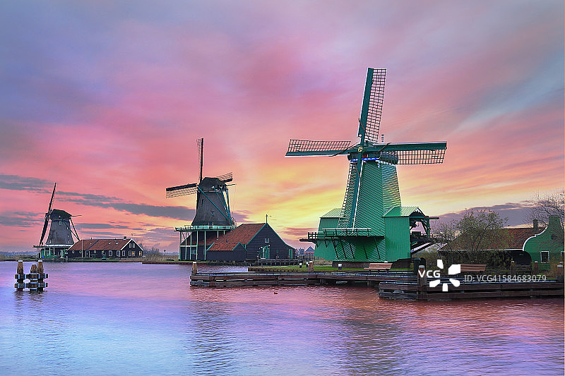 阿姆斯特丹标志性的风车图片素材
