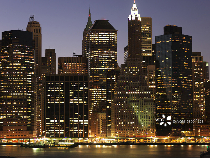曼哈顿城市景观在黄昏，纽约，美国图片素材