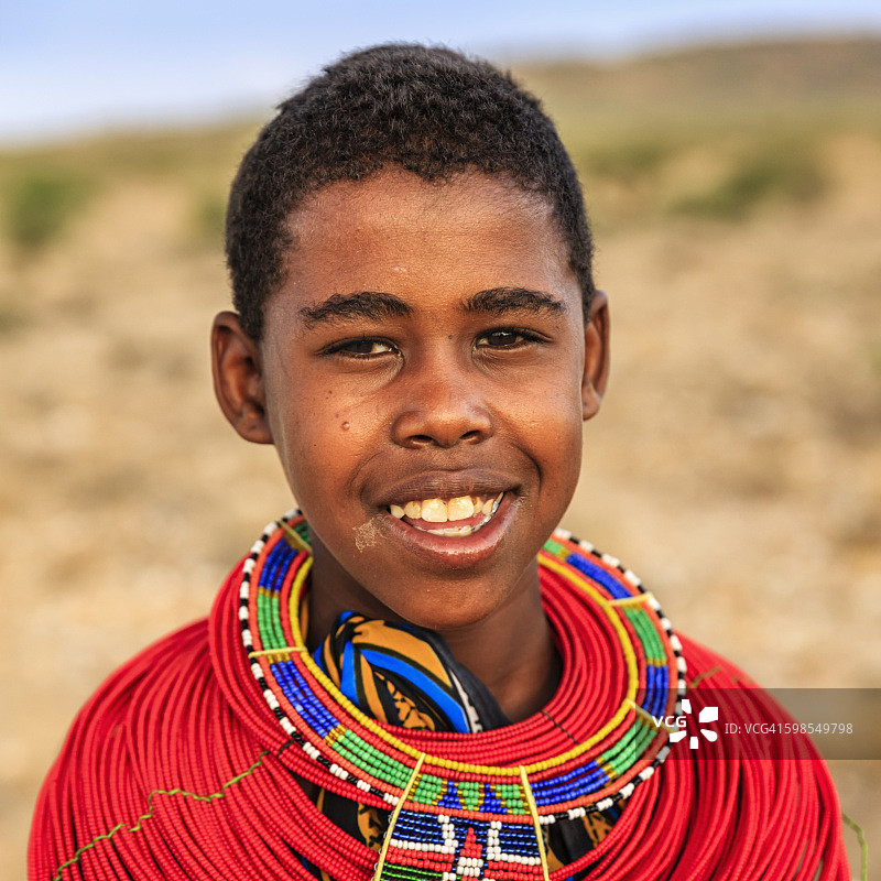 非洲肯尼亚桑布鲁部落年轻女孩的肖像图片素材