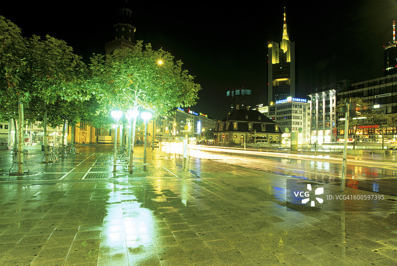 德国法兰克福市中心的街道和商店图片素材