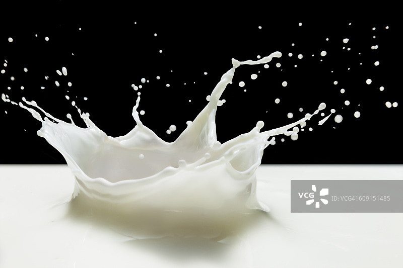 牛奶反弹图片素材