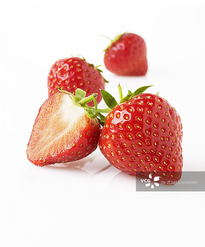 白色背景上的草莓图片素材
