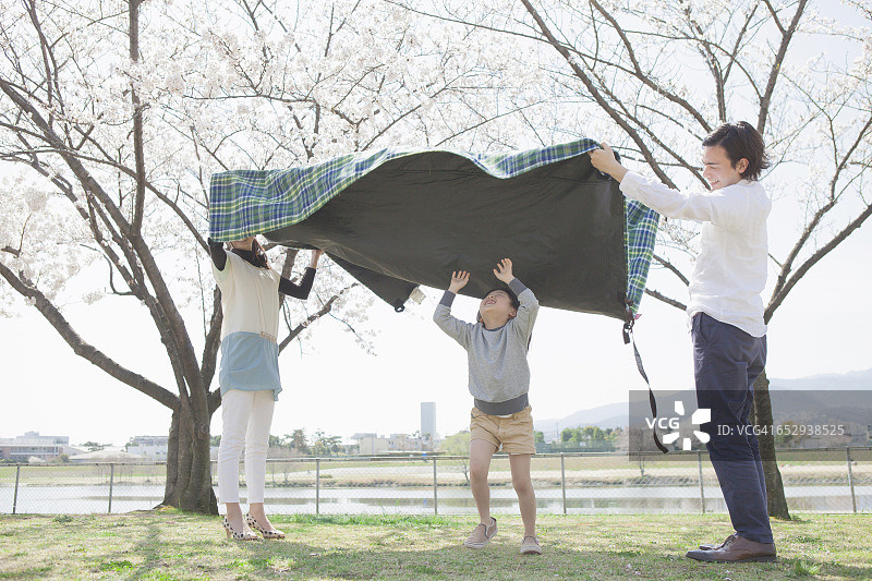 日本家庭来野餐图片素材