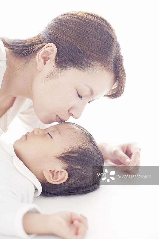 母亲和婴儿图片素材