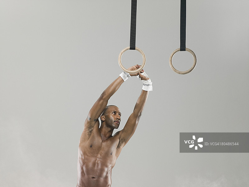 一个体操运动员的伸展图片素材