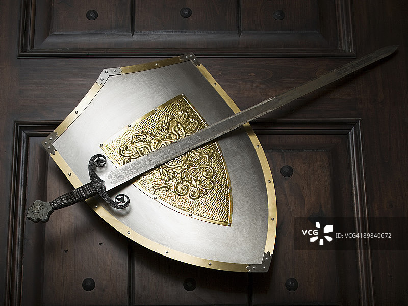 中世纪的剑和盾图片素材