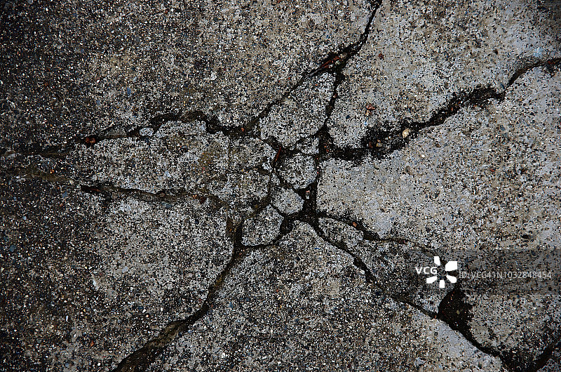 裂缝的混凝土人行道图片素材