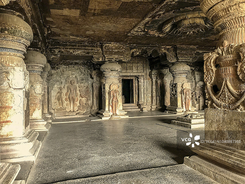 在印度的爱罗拉洞穴里图片素材