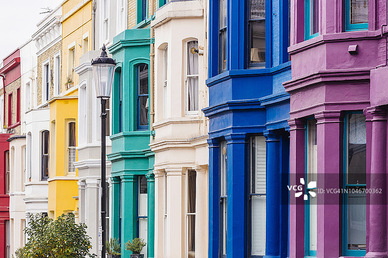 英国伦敦诺丁山的彩色联排别墅图片素材