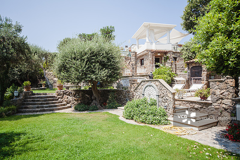 地中海国家的豪华花园和别墅图片素材