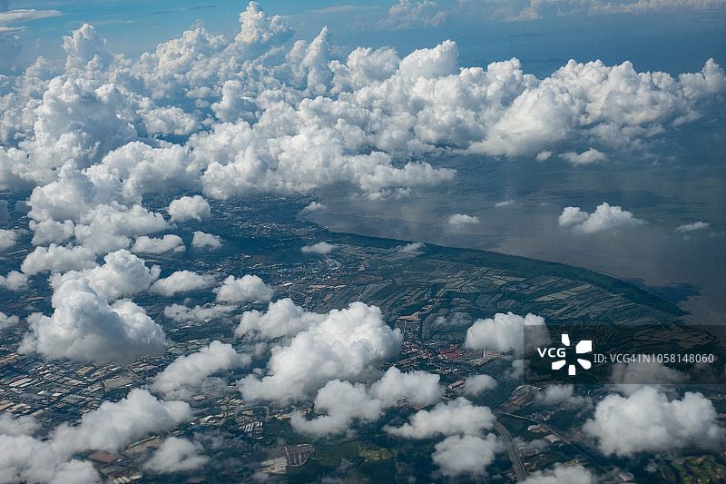 泰国曼谷湾和春武里省白天从飞机上鸟瞰图片素材
