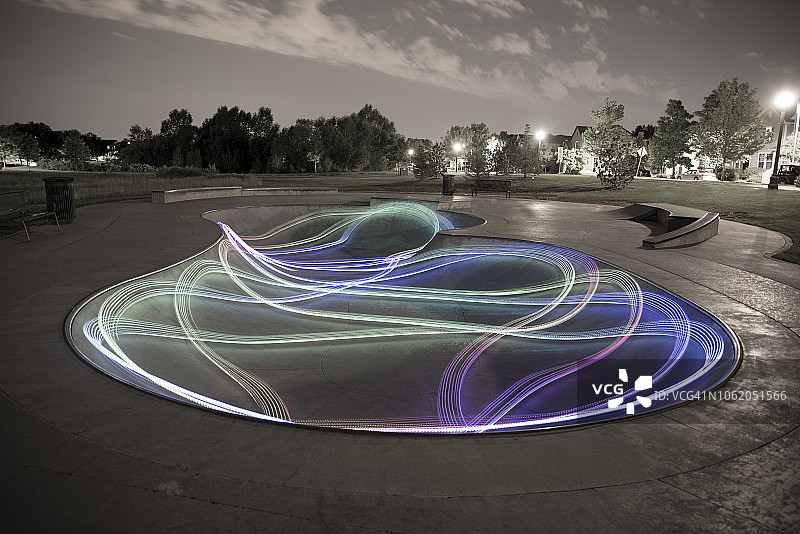 照明滑板公园/滑板光画图片素材