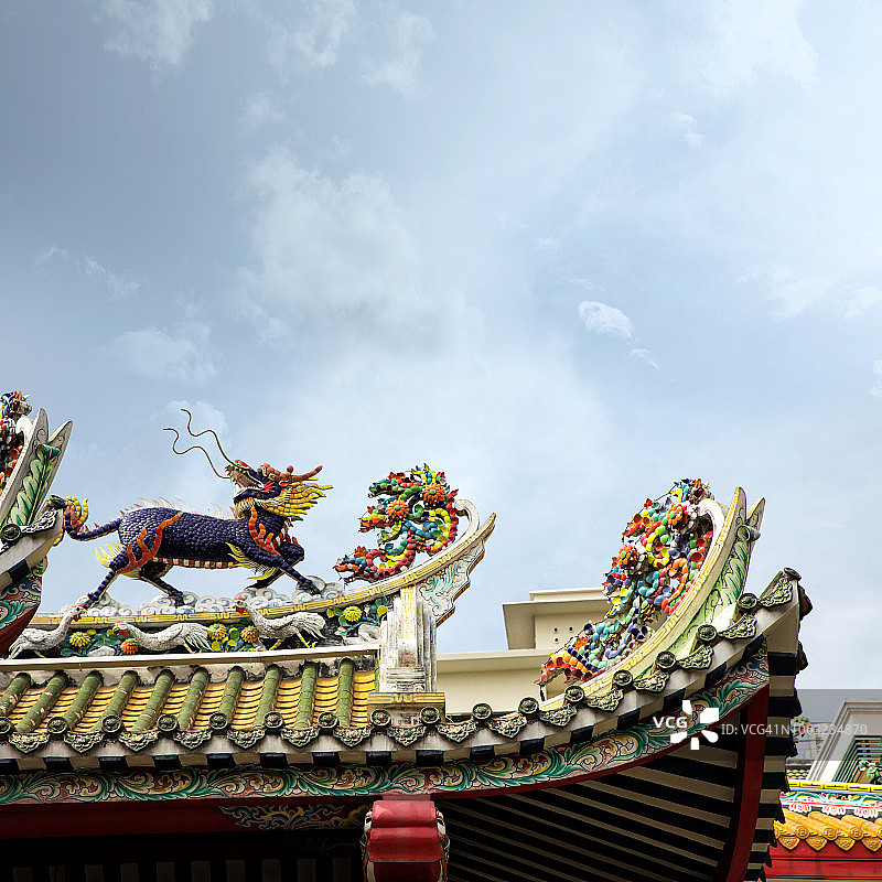 来自曼谷观音寺多彩的中国佛教寺庙的建筑细节图片素材