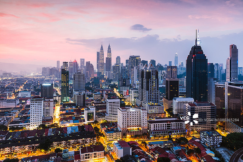 马来西亚吉隆坡天际线上五颜六色的日出图片素材