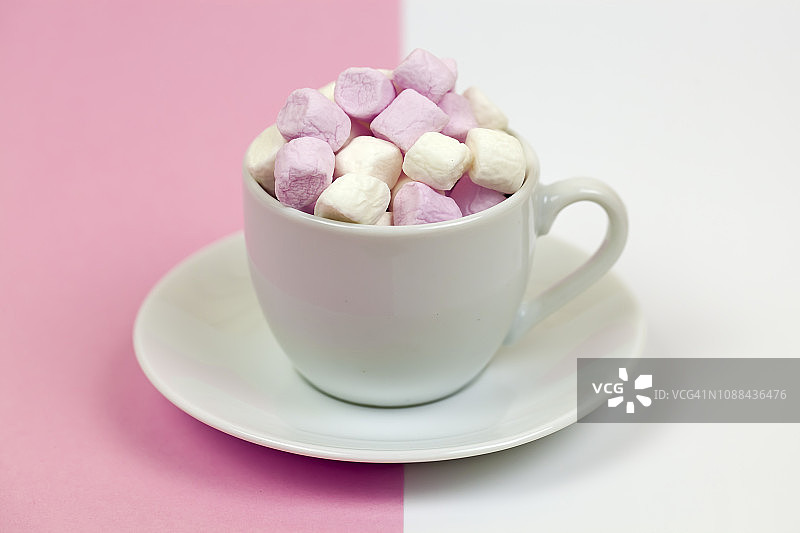 白色和粉色的棉花糖图片素材