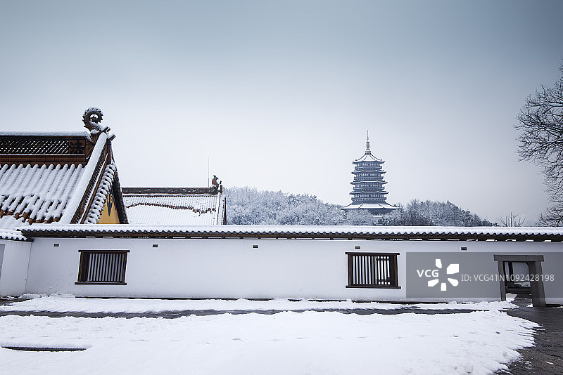 中国传统的雪景园林风景在杭州图片素材