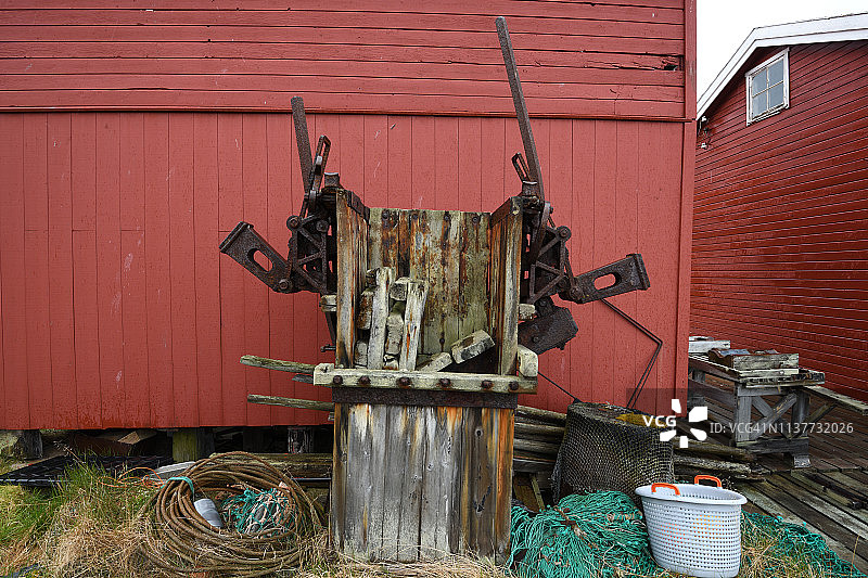 挪威北部ekkery村港口的木制码头图片素材