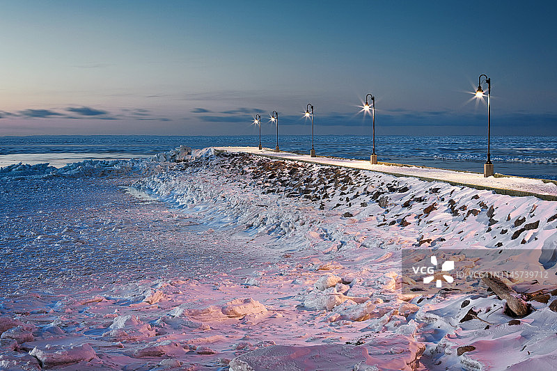 冬天黄昏的圣弗拉维码头图片素材