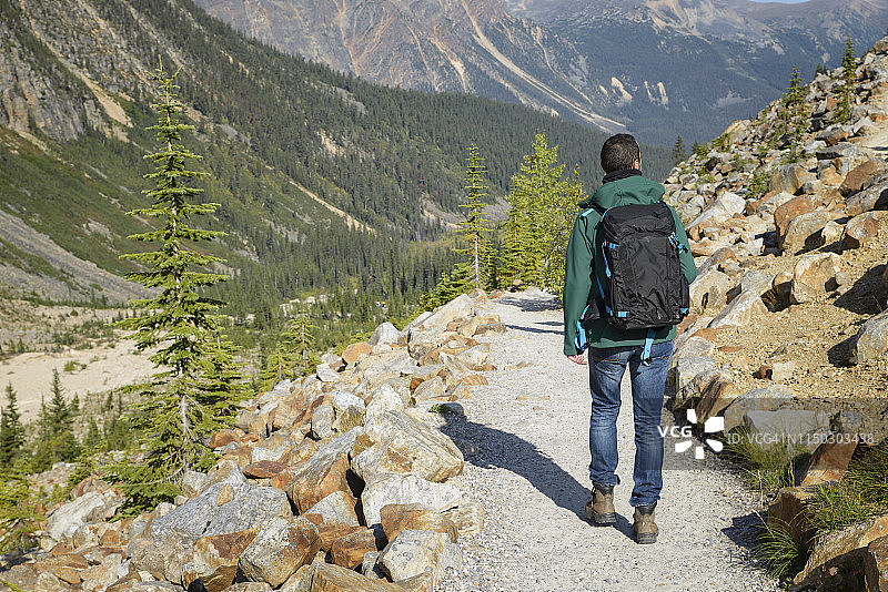 加拿大，贾斯珀国家公园，伊迪丝卡维尔山徒步者图片素材