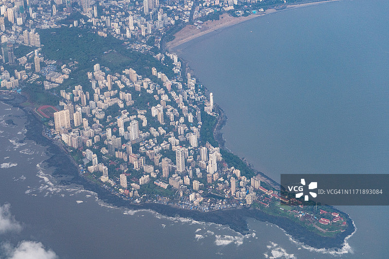 印度马哈拉施特拉邦孟买白天的飞机鸟瞰图图片素材