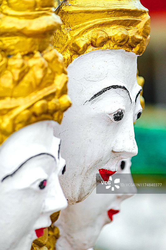 一个保护泰国佛教寺庙的神话生物图片素材