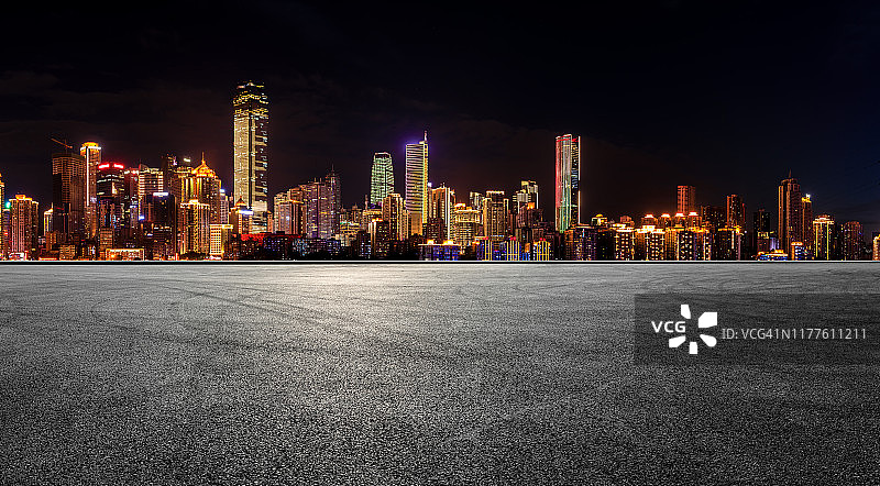比赛场地和城市金融区的建筑物在重庆晚上图片素材
