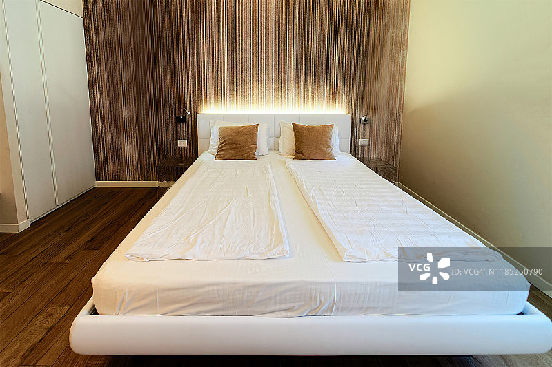卧室室内现代设计家具在酒店意大利图片素材