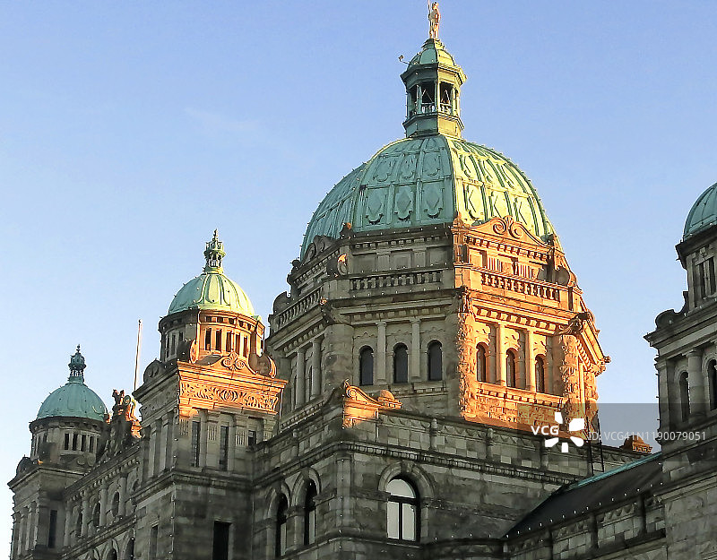 不列颠哥伦比亚省议会的圆顶捕捉傍晚的太阳图片素材
