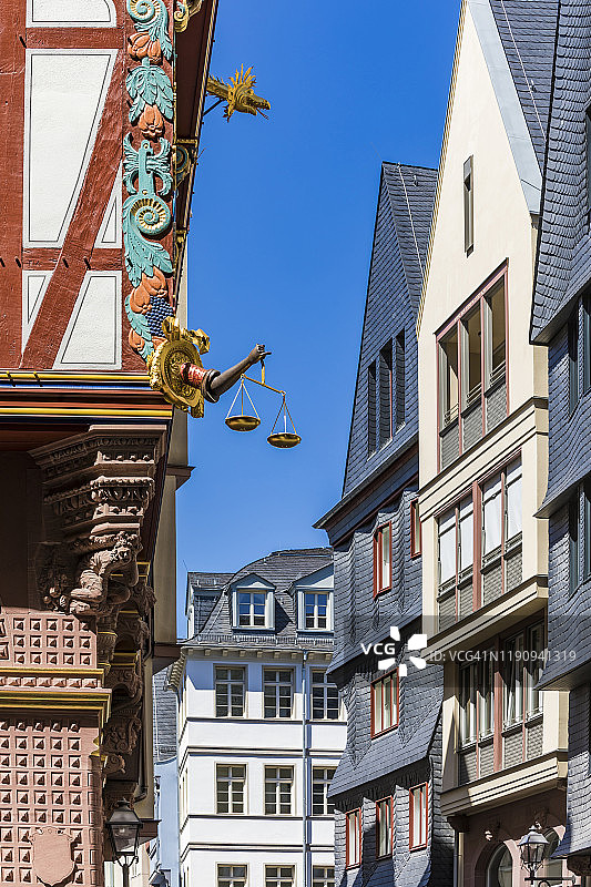 德国法兰克福，天空晴朗的建筑物图片素材