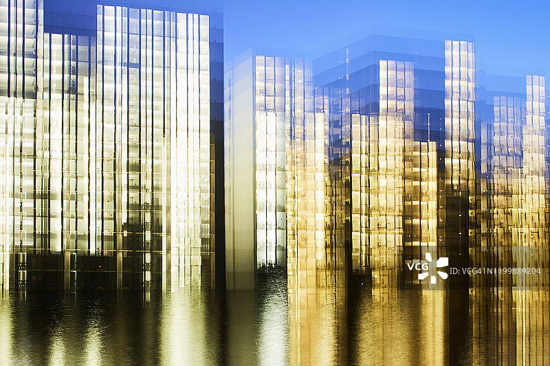 全框拍摄的城市天际线和办公楼模糊的灯光，抽象的背景图片素材