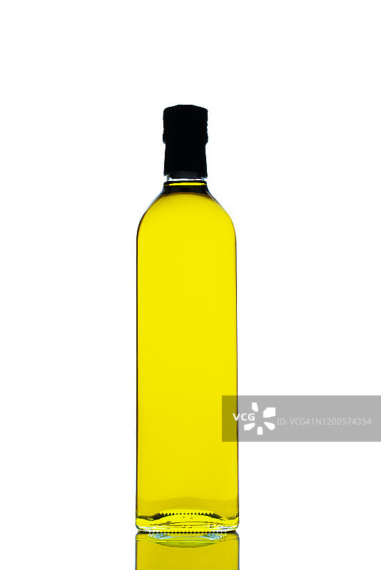 新鲜美味的橄榄油，白色背景上的天然橄榄油图片素材