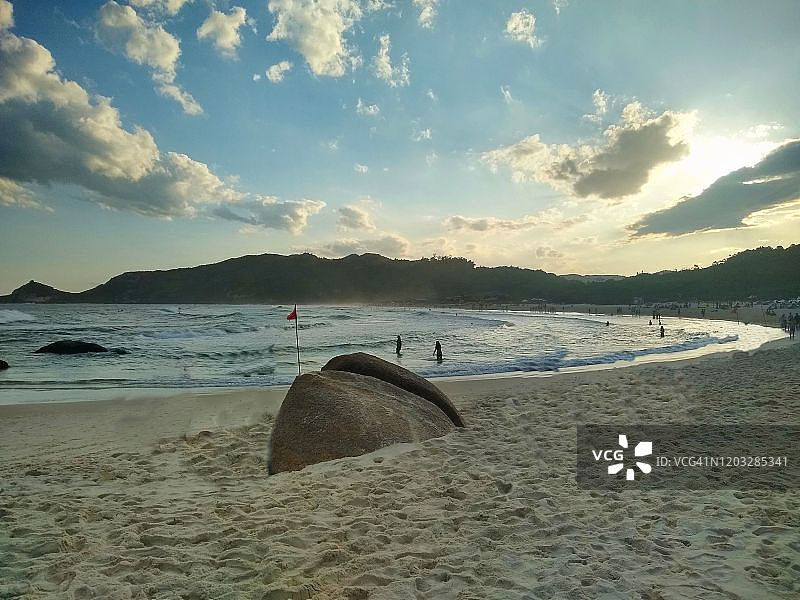巴西海滩。巴西圣卡塔琳娜市弗洛里亚诺波利斯市的Praia Mole图片素材