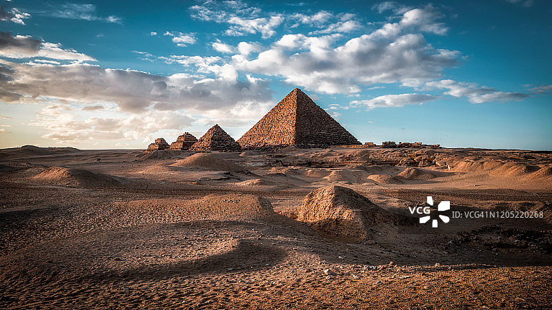 金字塔日落，吉萨，开罗，埃及图片素材