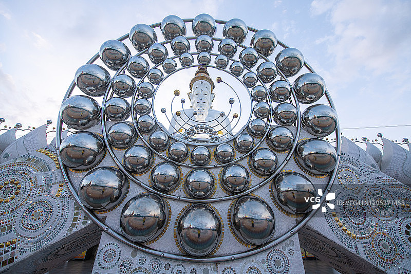 泰国白差汶省佛寺的佛像安装图片素材