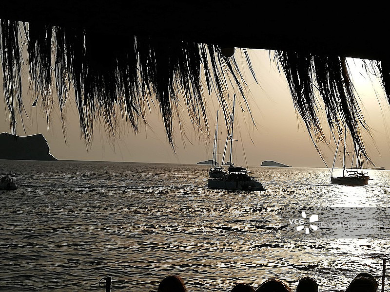 伊比沙岛卡拉埃斯孔迪达的日落图片素材