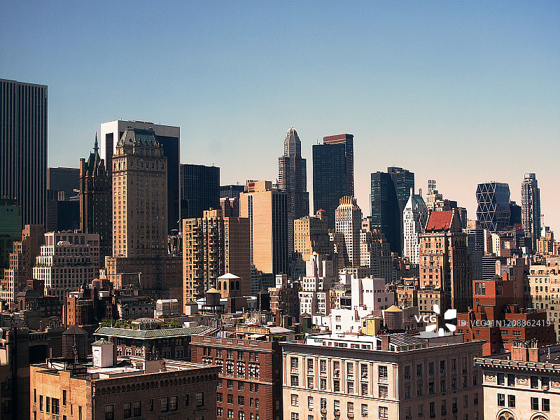 纽约市曼哈顿中城的天际线图片素材
