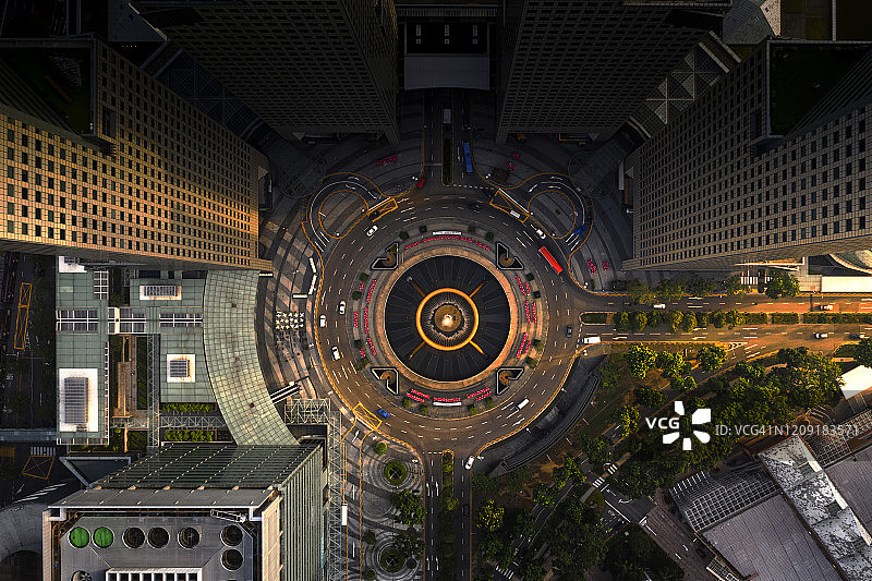 俯瞰新加坡地标性的金融商业区和摩天大楼。新加坡新达市的财富喷泉图片素材
