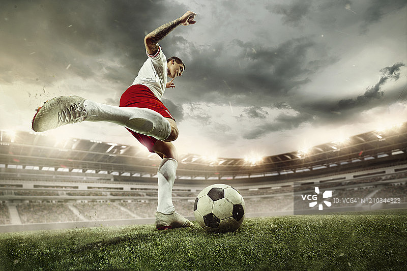 足球或足球运动员在体育场-运动，行动，活动的概念图片素材