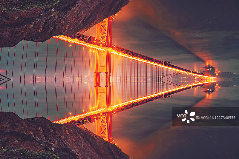 金门大桥的镜面扭曲效果与惊人的透视效果。图片素材